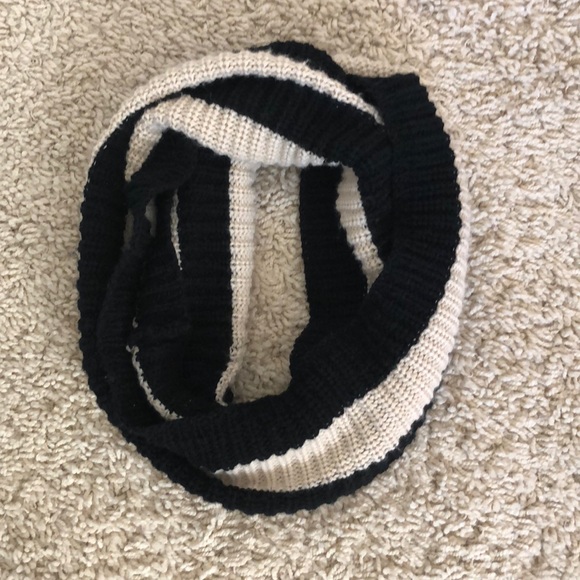 Black and cream striped infinity scarf! - Picture 1 of 1